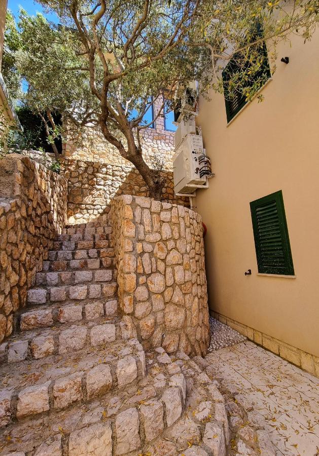Villa Relax , With Seaview And Two Pools Near Beach Stari Grad Dış mekan fotoğraf