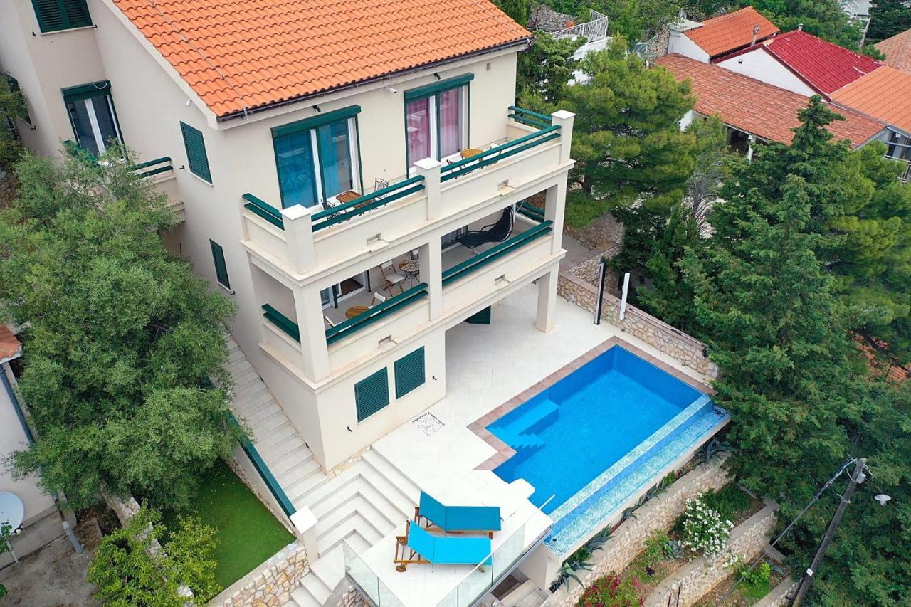 Villa Relax , With Seaview And Two Pools Near Beach Stari Grad Dış mekan fotoğraf