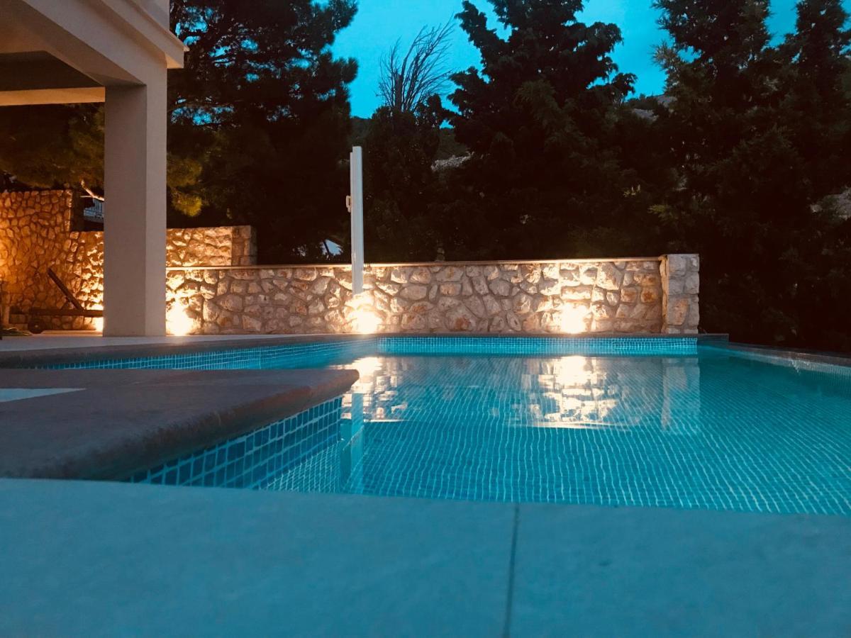 Villa Relax , With Seaview And Two Pools Near Beach Stari Grad Dış mekan fotoğraf